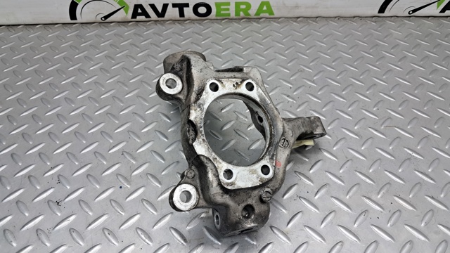 Цапфа (поворотный кулак) передний левый 400155NA0A NISSAN