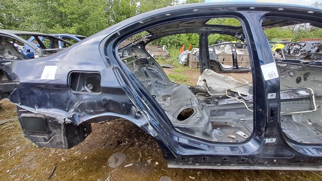 Боковая часть задняя правая 41007298172 BMW