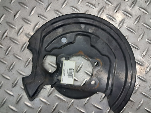 Щиток тормозного диска переднего левого 411614ND0A NISSAN
