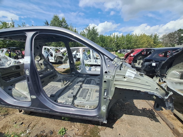 Правый передний лонжерон 42738849 GM