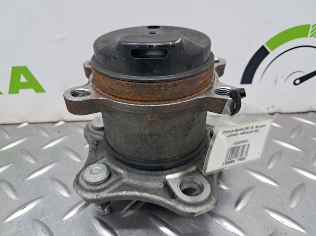 Ступица задняя (шпиндель) 432025SN0A NISSAN