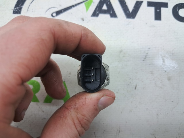 Датчик-клапан кондиционера Фольксваген Пассат B8