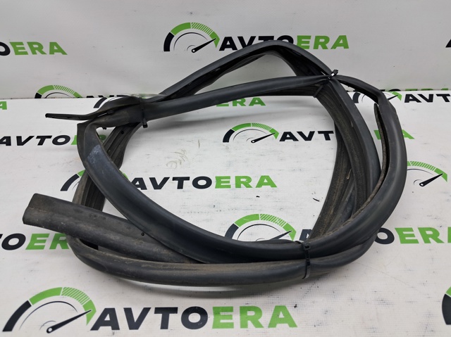 Уплотнитель накладки порога передний 4M0839119D VAG