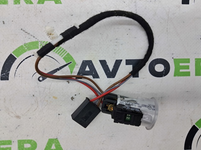 Гнездо-розетка прикуривателя 4M0919309C VAG