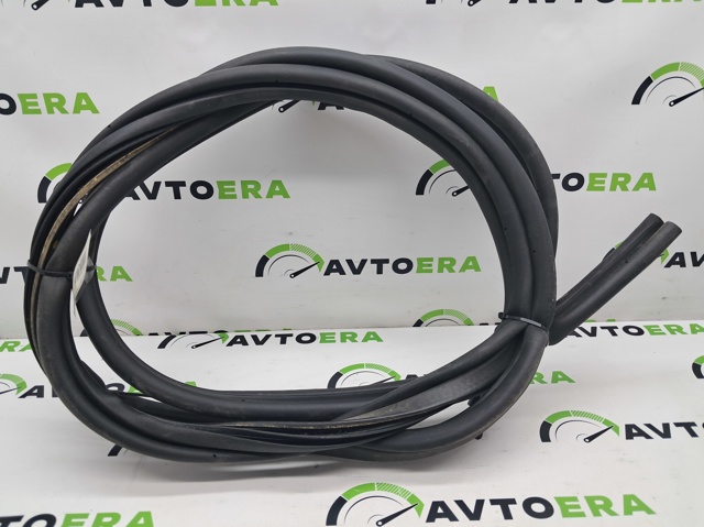 Уплотнитель двери задка кузова 5076822AD CHRYSLER