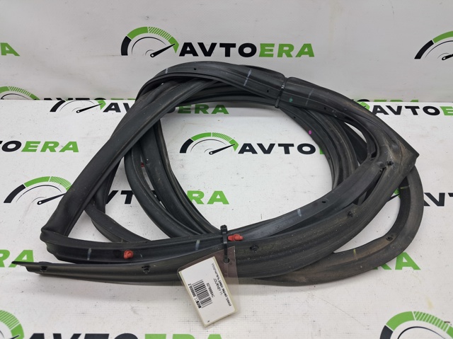 5076868AC CHRYSLER Уплотнитель двери задней правой (на двери) купить в Тернополь