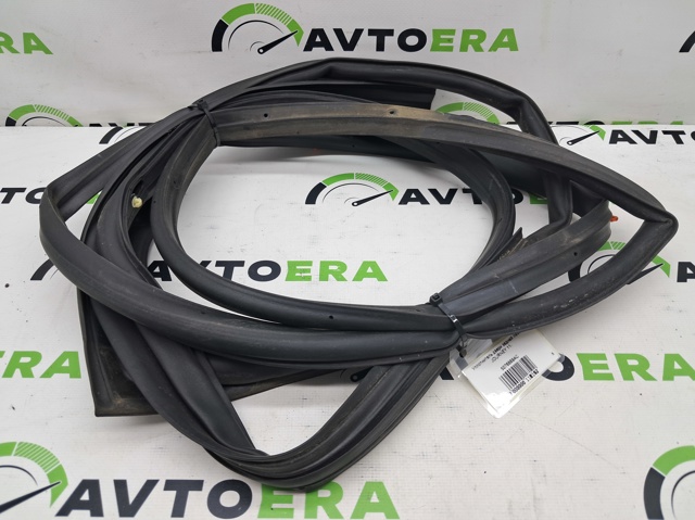 Прокладка двери задней, левой (на двери) 5076869AC CHRYSLER