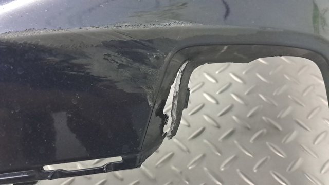 Передний бампер 51117378617 BMW