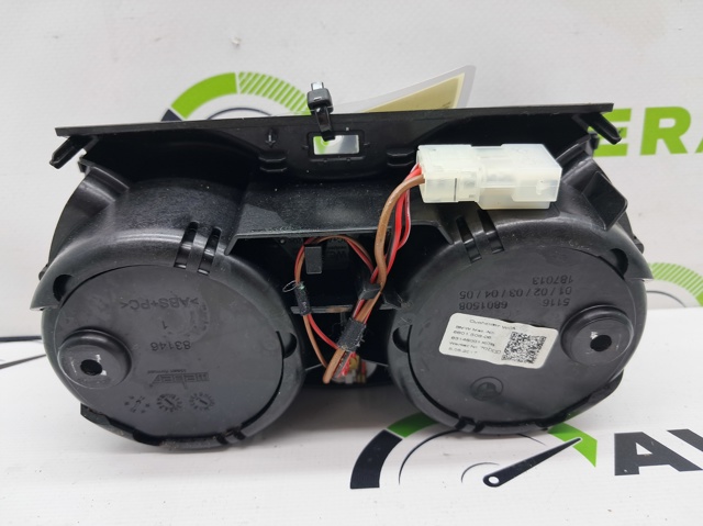 Подстаканник подлокотника центральной консоли 51166833813 BMW
