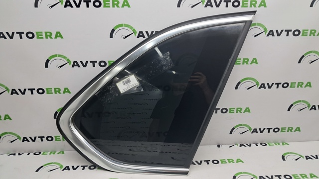 Стекло багажного отсека, правое 51377305772 BMW