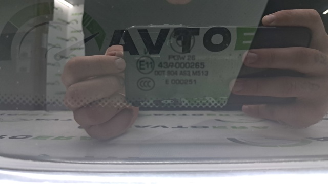 51377305772 BMW Стекло кузова (багажного отсека) правое купить в Черновцы