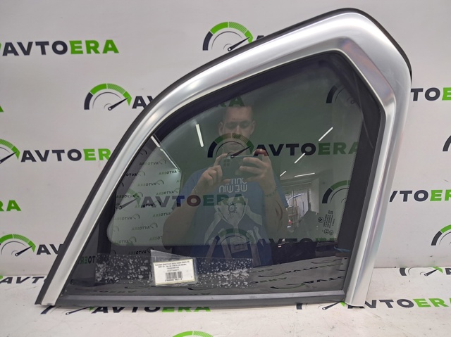 Стекло багажника, левое 51377444077 BMW