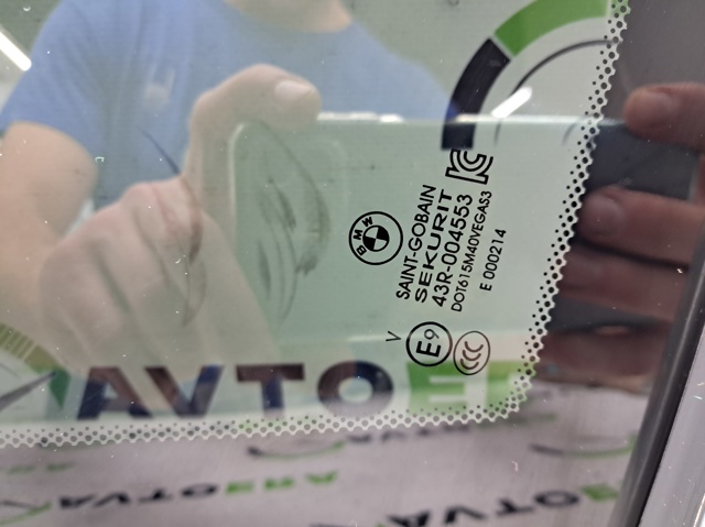 51377444077 BMW Стекло кузова (багажного отсека) левое купить в Ирпень