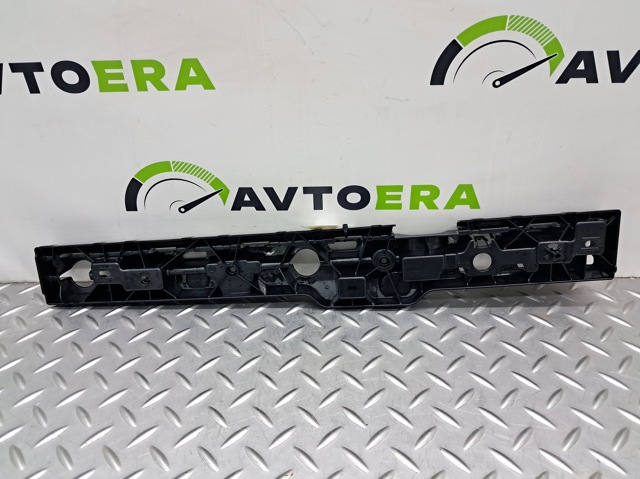 Кронштейн наружной накладки порога правой 51777387346 BMW