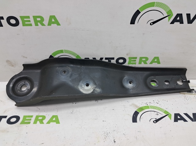 Кронштейн задней балки 554526RR0A NISSAN