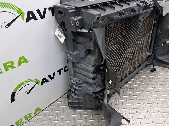 VAG 561805588C9B9 Рамка радиатора в наличии Житомир