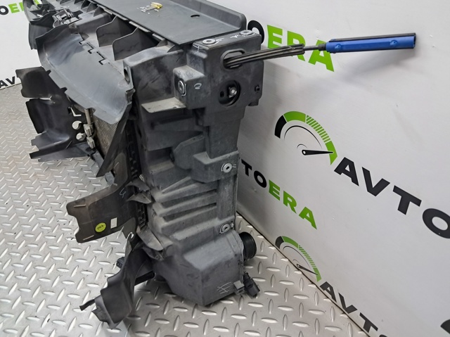 VAG 561805588C9B9 Суппорт радиатора в сборе (монтажная панель крепления фар) в наличии Украина