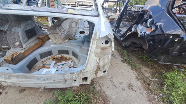 VAG 561809844 Крыло заднее правое в наличии Харьков