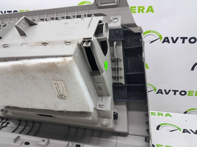 VAG 561857101B92W Крышка перчаточного ящика (бардачка) в наличии Полтава
