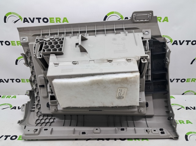 561857101B92W Крышка перчаточного ящика (бардачка) купить Винница
