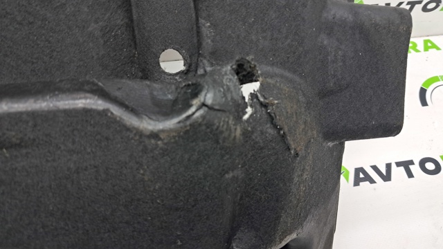 Защита днища передняя правая 5816578010 TOYOTA