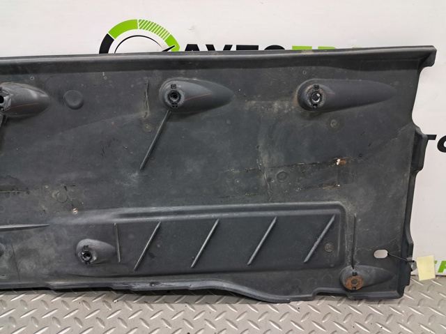 VAG 5N0825202D Защита днища правая в наличии Украина