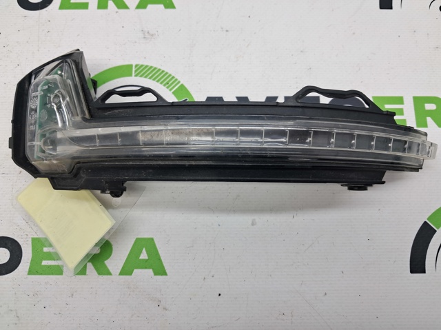 Повторитель поворота левого зеркала 5NA949101A VAG