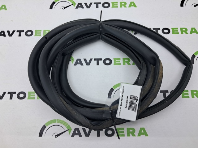 Уплотнитель задней двери 5NN8397015AP VAG