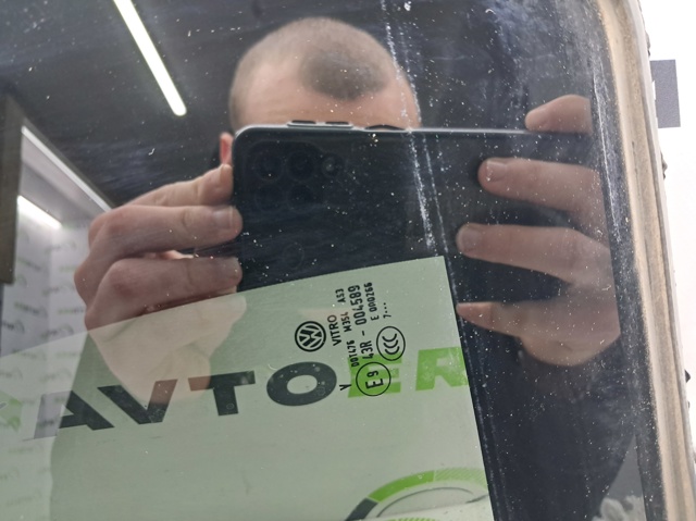 5NN845213A VAG Стекло-форточка двери задней левой купить в Ужгород