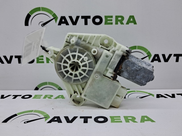 Мотор стеклоподъемника двери задней, правой 5Q4959812G VAG