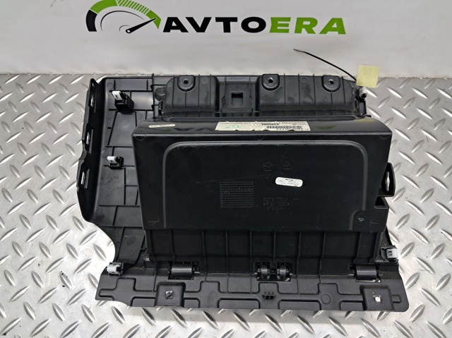 CHRYSLER 5UT24DX9AC Крышка перчаточного ящика (бардачка) в наличии Житомир
