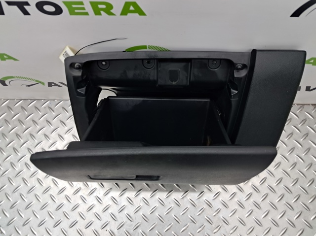 Крышка вещевого ящика 5UT24DX9AC CHRYSLER