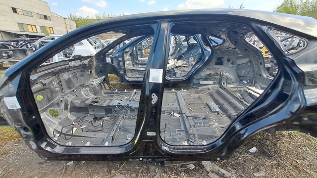Порог наружний левый 6131278010 TOYOTA