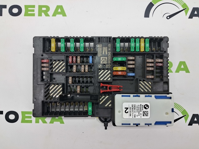 Блок предохранителей задний, салонный 61358795478 BMW