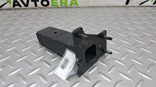 Кронштейн бампера переднего, правый 622105NA0B NISSAN