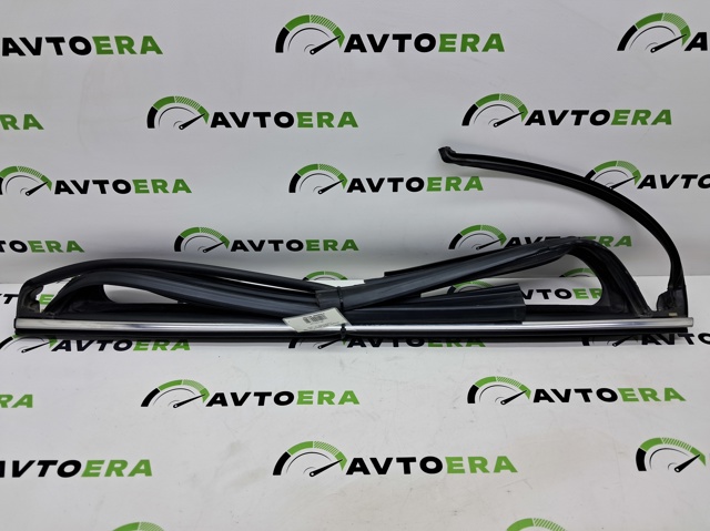 Направляющая стекла рамки двери, заднего правая 68142970AF CHRYSLER