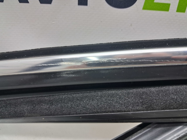 CHRYSLER 68142973AD Уплотнитель стекла двери передней левой внешний (планка) в наличии Киев