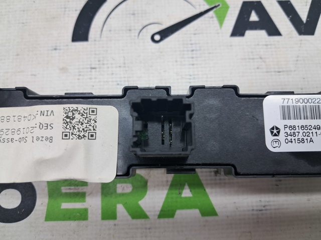 68165249AC CHRYSLER Блок кнопок центральной консоли купить в Чернигов