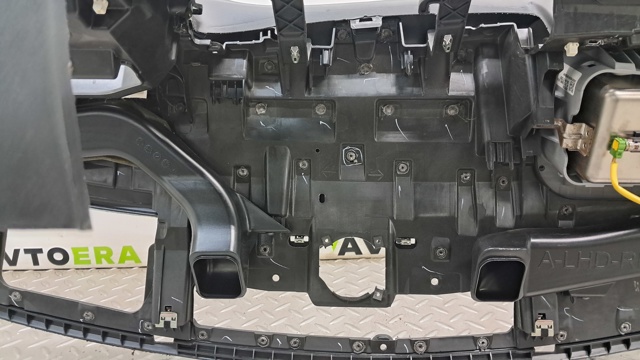 NISSAN 682005NA2A в наличии Киев