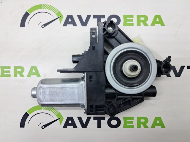 Мотор стеклоподъемника двери задней, левой 68227367AA CHRYSLER