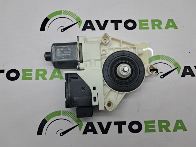 Мотор стеклоподъемника двери передней, правой 68268765AA CHRYSLER