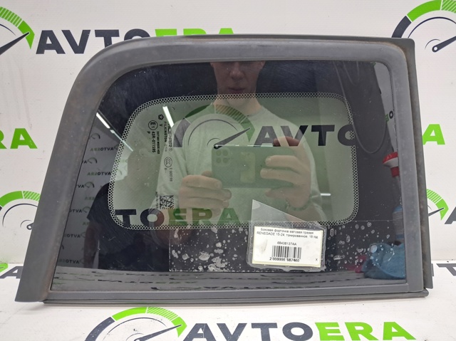 Стукло багажника, правое 68438137AA CHRYSLER