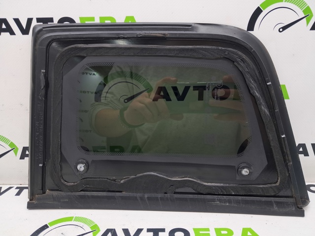 68438137AA Стекло кузова (багажного отсека) правое купить Харьков