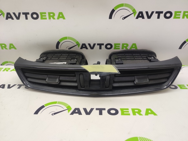 Решетка воздуховода 687505HK0A NISSAN