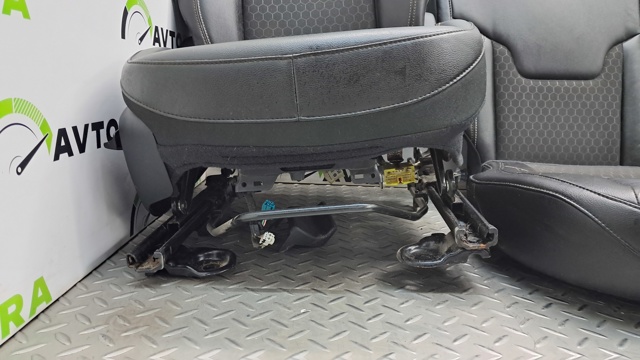 CHRYSLER 6GB37LT5AC в наличии Каменское