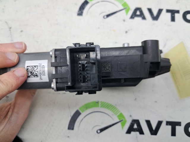 Мотор стеклоподъемника двери передней, левой 6R0959811MZ01 VAG