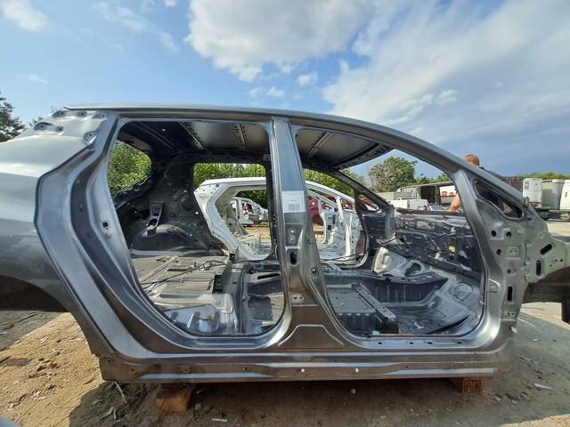Проем передней правой двери 760325SA0A NISSAN
