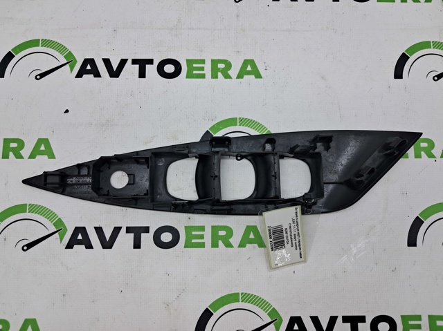 Накладка кнопки стекло подъемника переднего левого 809613NF0A NISSAN
