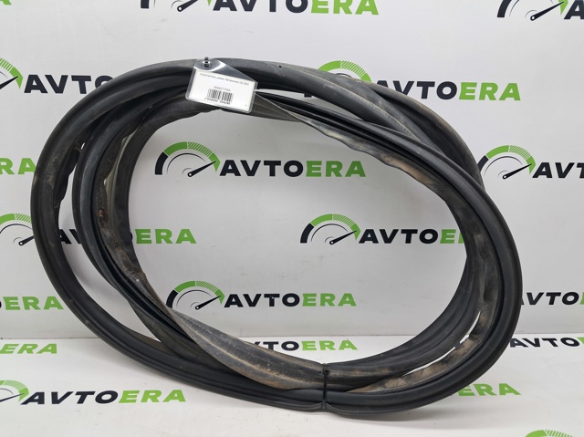 Уплотнитель задней 3/5-й двери 80A827705A VAG
