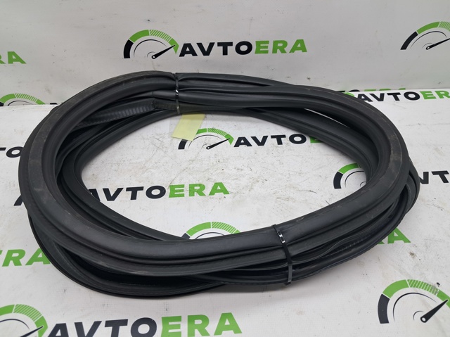 Уплотнитель двери задней, (на кузове) 80A833721A VAG